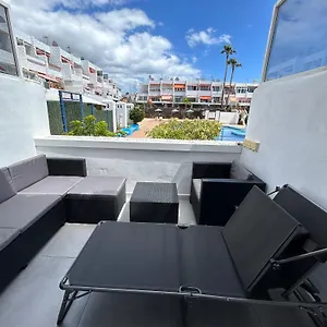 https://esplendido-apartamento-sur-arona-con-piscina-y-terraza.tenerifehoteles.net